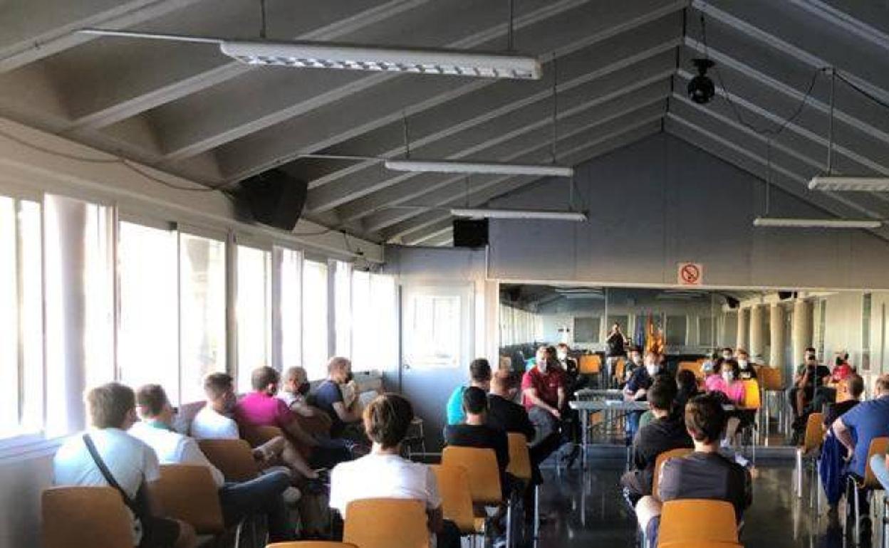 La reunión con los representantes de las peñas taurinas. 