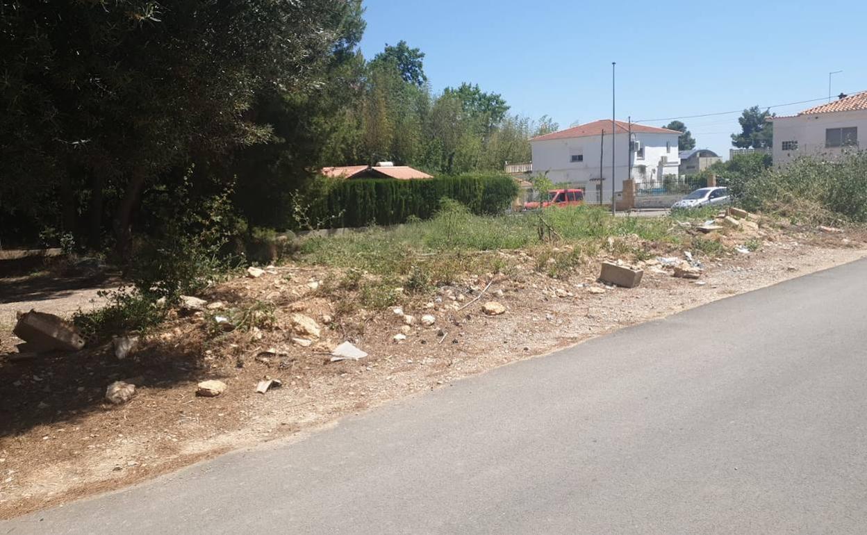 La colonia Monte Hermoso de Torrent denuncia el «abandono» que sufre durante años