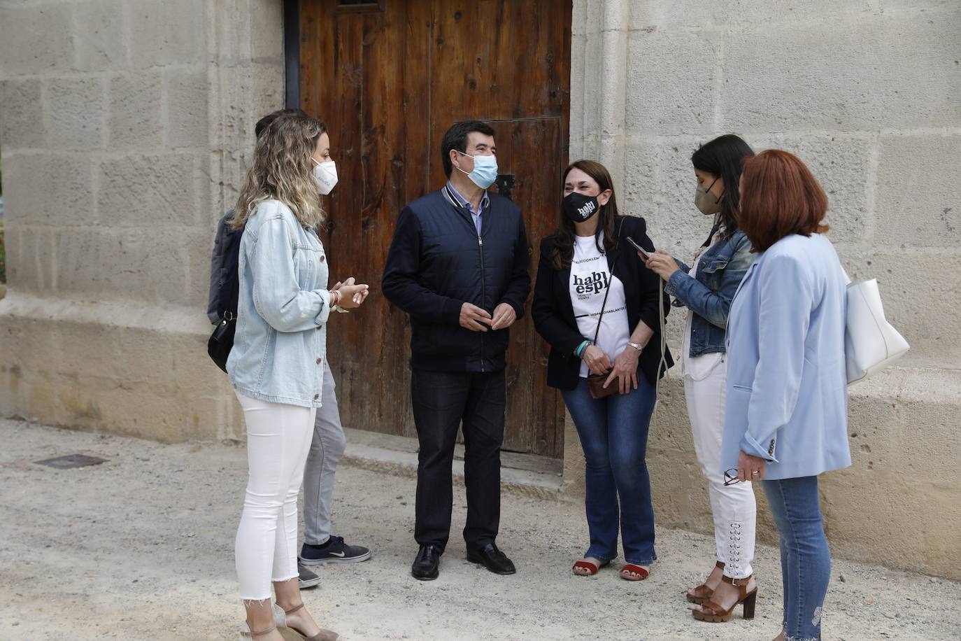 Hablamos Español ha convocado una caravana motorizado contra las políticas lingüísticas del Consell, que ha comenzado este sábado pasadas las 11 horas en el paseo de la Alameda de Valencia. La maniestación critica el avance del modelo plurilingüe de las escuelas y el requisito sobre conocimiento del valenciano que se exigirá para acceder a la Función Pública.