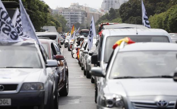 Arranca la caravana motorizada contra la «imposición lingüística» del Consell