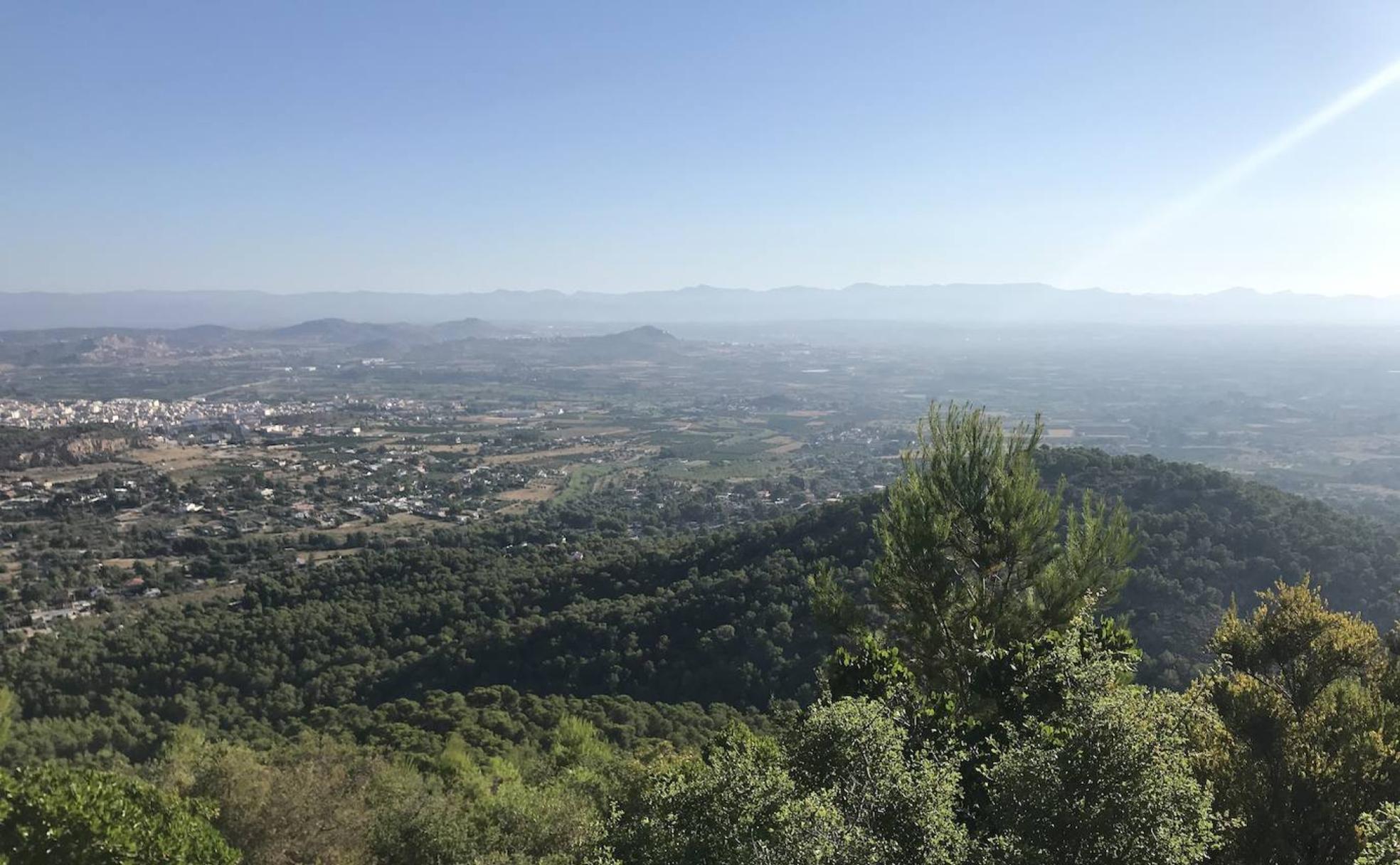 Agradables vistas desde las antenas de Les Rodanes de Vilamarxant, con opciones para toda la familia y para atletas exigentes. 