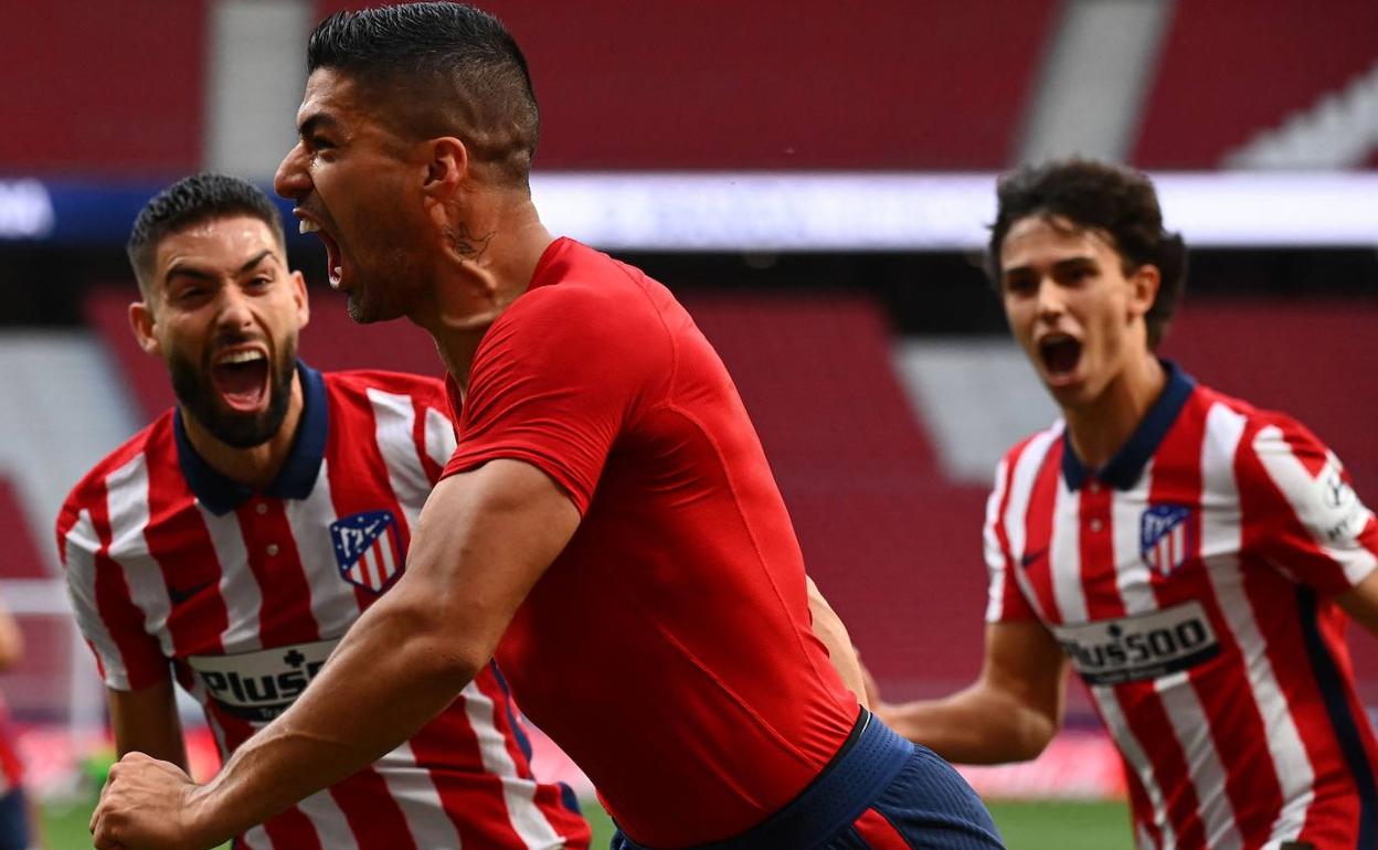 Suárez, Carrasco y João Félix celebran el gol ante Osasuna