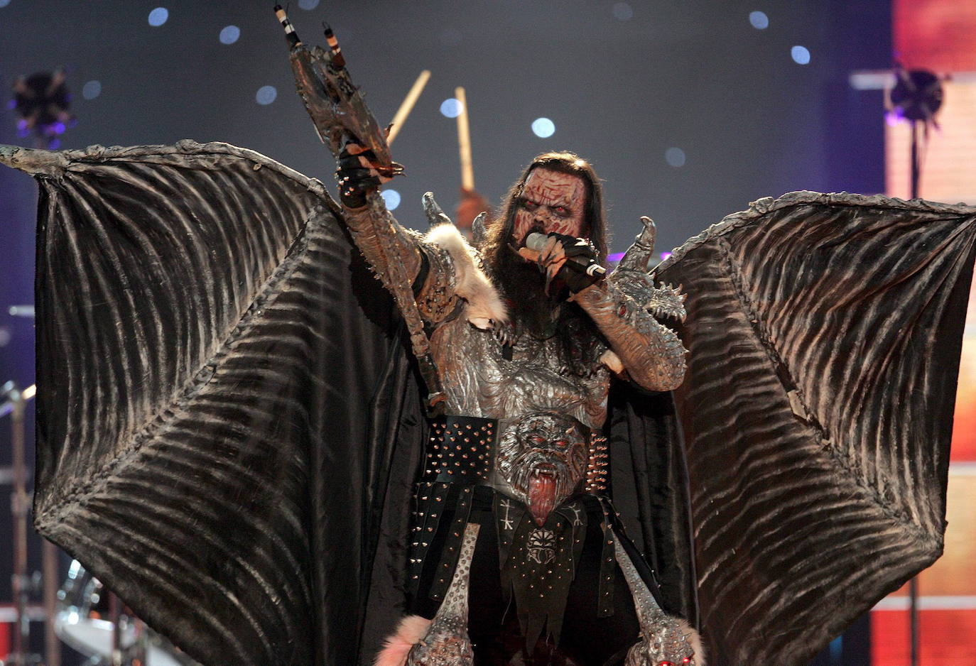 LORDI (2006, Atenas) | La banda finlandesa de hard rock y heavy metal, ganadora de la edición, impactó a los espectadores con su vestuario. Sus integrantes aparecieron en el escenario con trajes de monstruos y demonios, los mismos que utilizan en sus conciertos y videoclips. Son conocidos como 'Los monstruos finlandeses'.