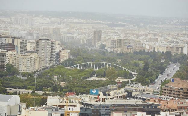 Jornada lluviosa y gris, este domingo, en Valencia.