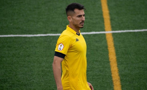 Armando Ortiz, durante el partido en Llagostera. 