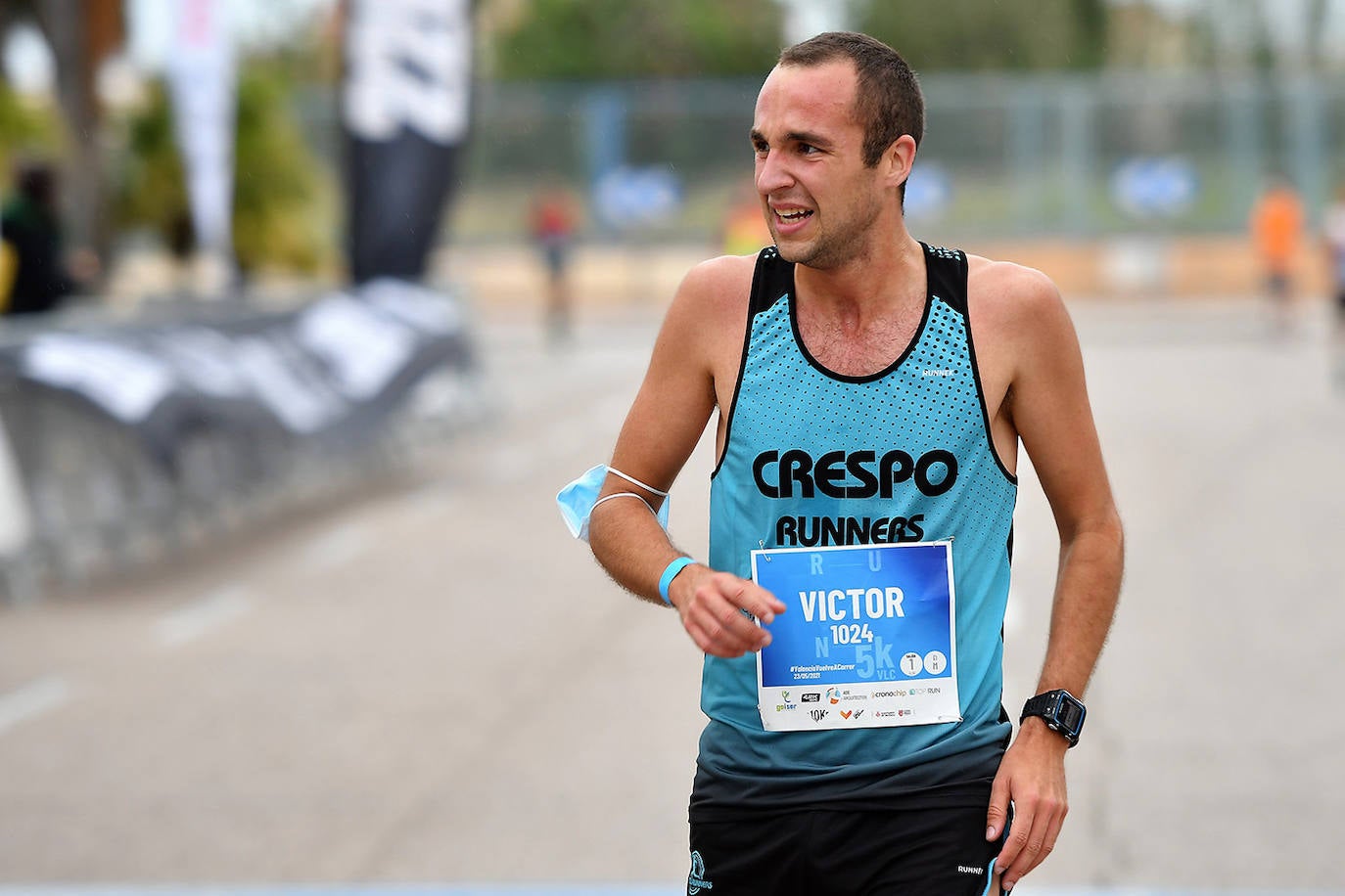 Bajo el lema 'Valencia vuelve a correr', los participantes de la 5K han salido a recorrer la ciudad de Valencia al ritmo de sus zancadas. La ciudad ha acogido la segunda carrera popular tras más de un año de parón por el coronavirus y los corredores se han lanzado a las calles con ganas e ilusión.