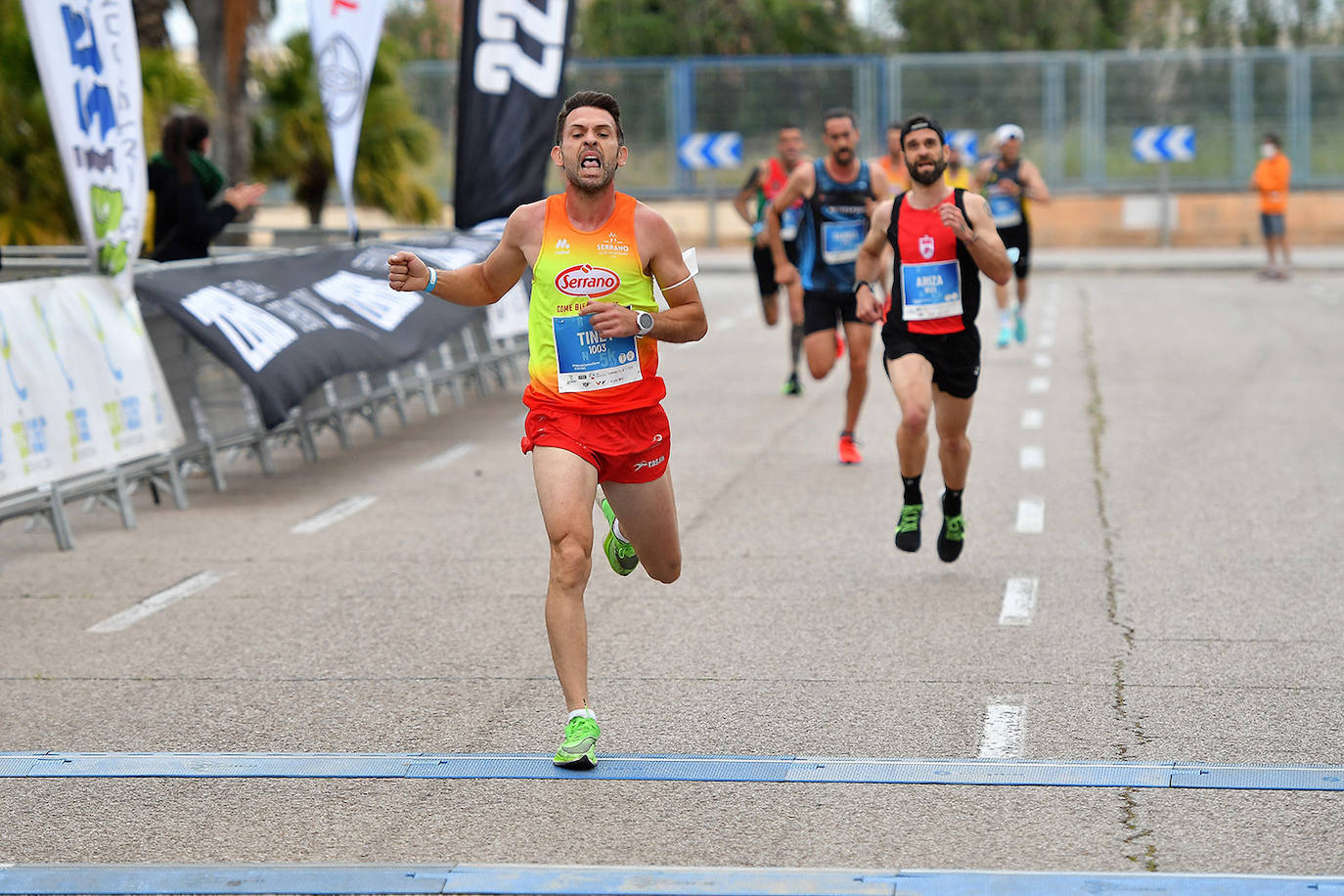 Bajo el lema 'Valencia vuelve a correr', los participantes de la 5K han salido a recorrer la ciudad de Valencia al ritmo de sus zancadas. La ciudad ha acogido la segunda carrera popular tras más de un año de parón por el coronavirus y los corredores se han lanzado a las calles con ganas e ilusión.