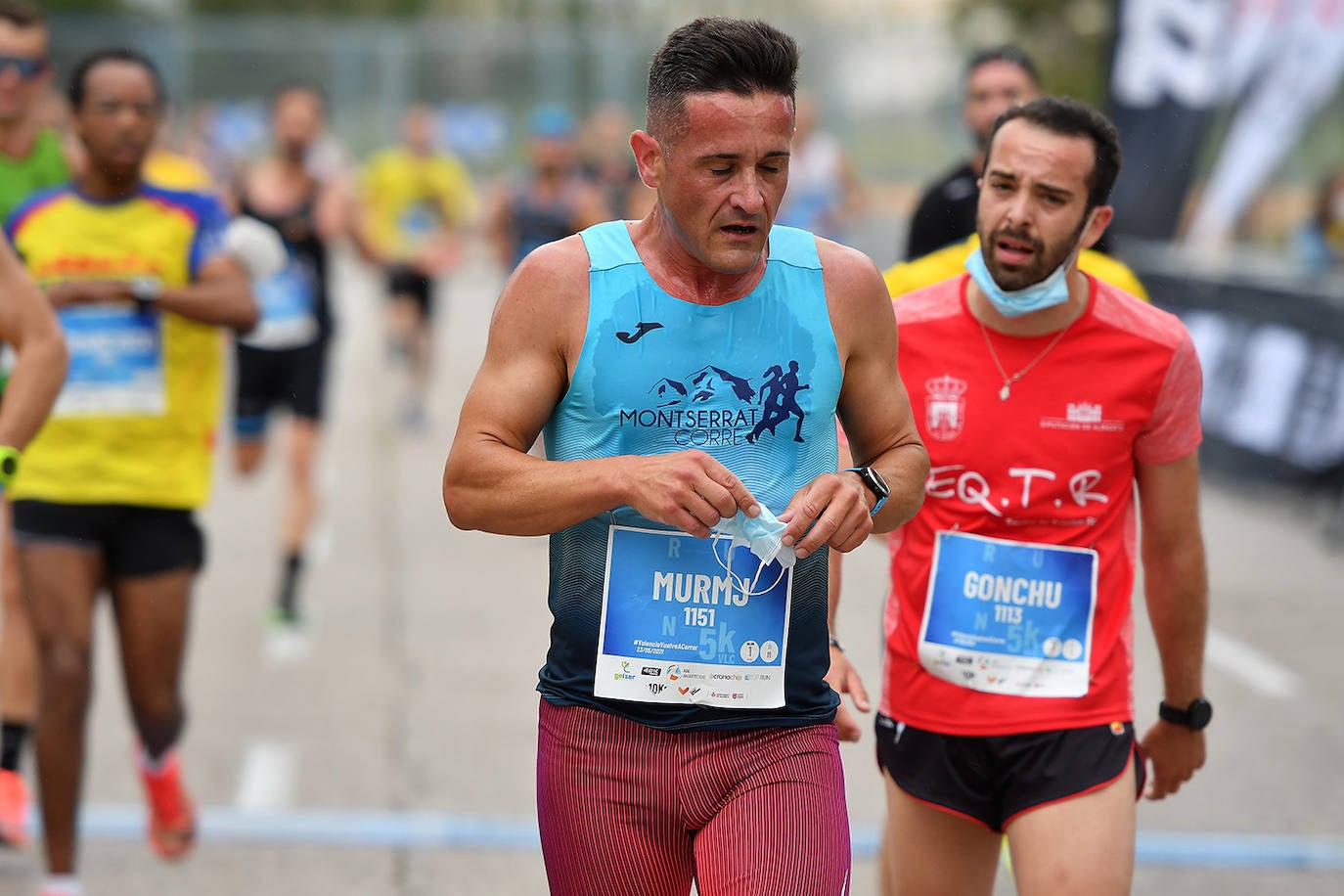 Bajo el lema 'Valencia vuelve a correr', los participantes de la 5K han salido a recorrer la ciudad de Valencia al ritmo de sus zancadas. La ciudad ha acogido la segunda carrera popular tras más de un año de parón por el coronavirus y los corredores se han lanzado a las calles con ganas e ilusión.