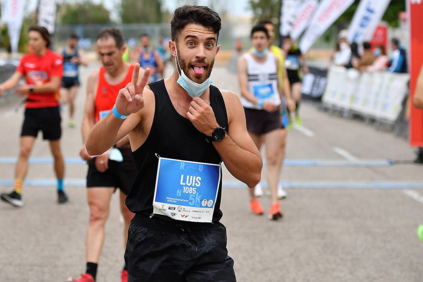 Bajo el lema 'Valencia vuelve a correr', los participantes de la 5K han salido a recorrer la ciudad de Valencia al ritmo de sus zancadas. La ciudad ha acogido la segunda carrera popular tras más de un año de parón por el coronavirus y los corredores se han lanzado a las calles con ganas e ilusión.