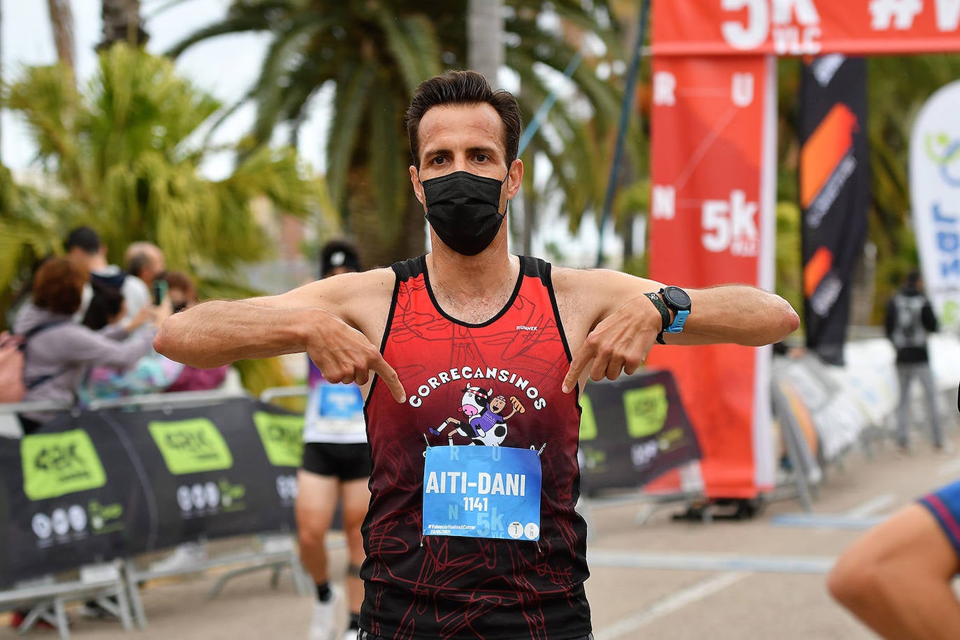 Bajo el lema 'Valencia vuelve a correr', los participantes de la 5K han salido a recorrer la ciudad de Valencia al ritmo de sus zancadas. La ciudad ha acogido la segunda carrera popular tras más de un año de parón por el coronavirus y los corredores se han lanzado a las calles con ganas e ilusión.