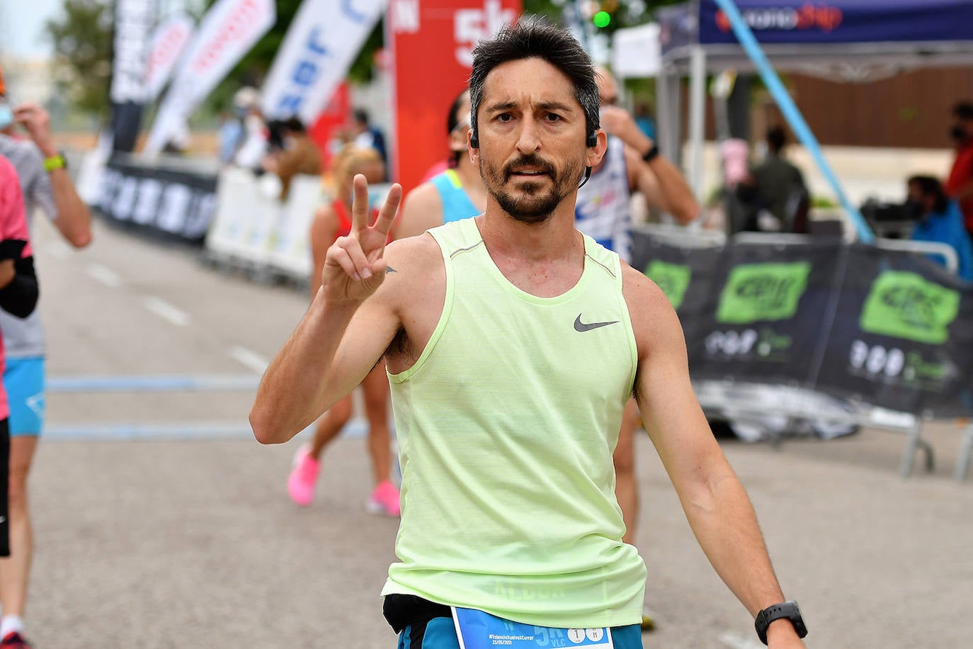 Bajo el lema 'Valencia vuelve a correr', los participantes de la 5K han salido a recorrer la ciudad de Valencia al ritmo de sus zancadas. La ciudad ha acogido la segunda carrera popular tras más de un año de parón por el coronavirus y los corredores se han lanzado a las calles con ganas e ilusión.