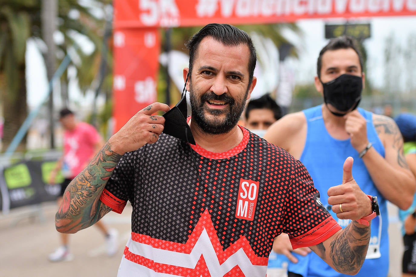 Bajo el lema 'Valencia vuelve a correr', los participantes de la 5K han salido a recorrer la ciudad de Valencia al ritmo de sus zancadas. La ciudad ha acogido la segunda carrera popular tras más de un año de parón por el coronavirus y los corredores se han lanzado a las calles con ganas e ilusión.