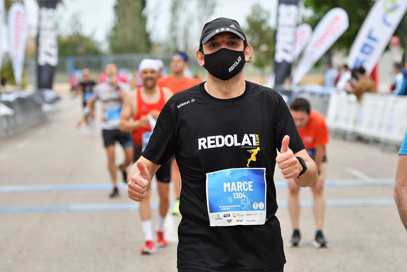 Bajo el lema 'Valencia vuelve a correr', los participantes de la 5K han salido a recorrer la ciudad de Valencia al ritmo de sus zancadas. La ciudad ha acogido la segunda carrera popular tras más de un año de parón por el coronavirus y los corredores se han lanzado a las calles con ganas e ilusión.