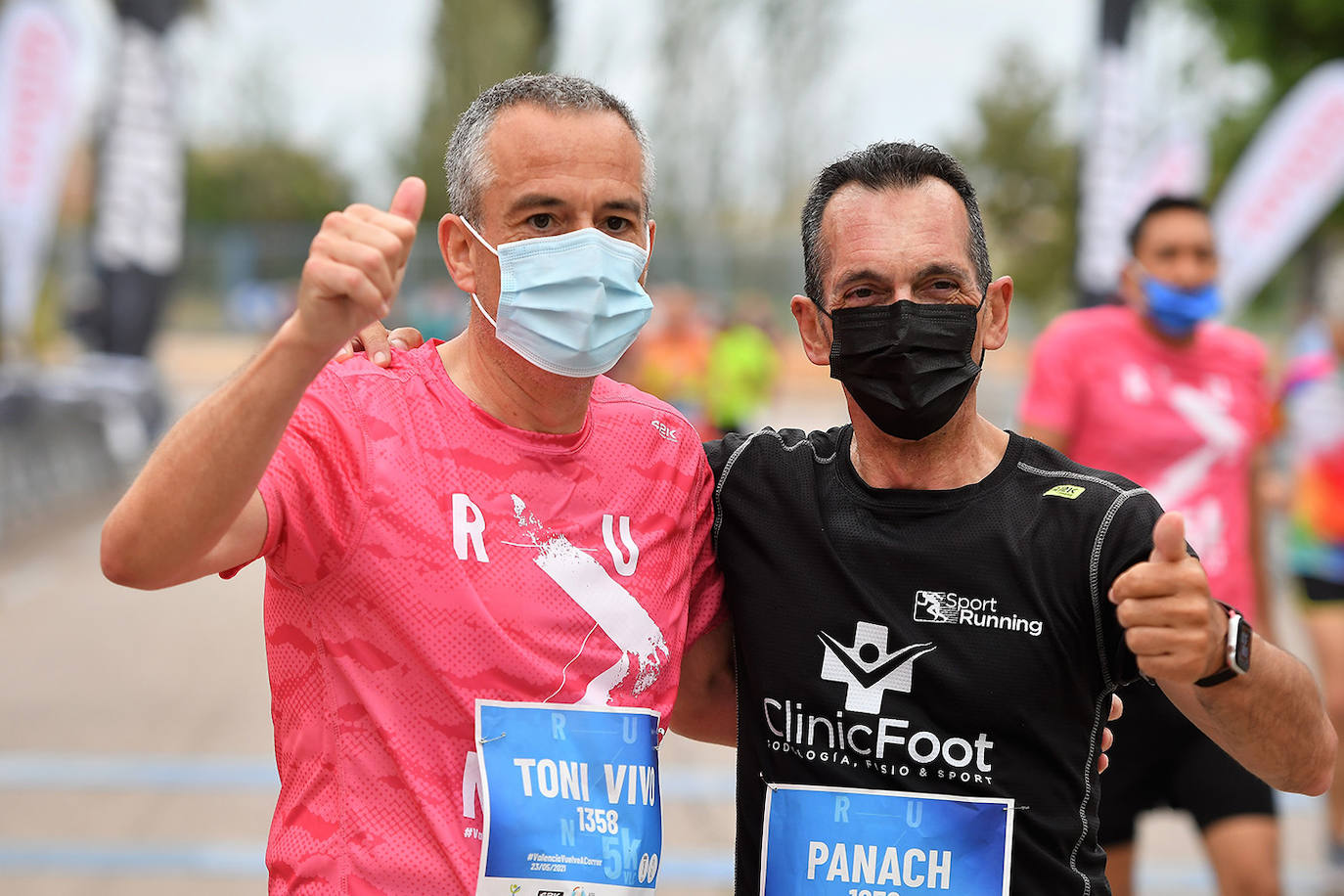 Bajo el lema 'Valencia vuelve a correr', los participantes de la 5K han salido a recorrer la ciudad de Valencia al ritmo de sus zancadas. La ciudad ha acogido la segunda carrera popular tras más de un año de parón por el coronavirus y los corredores se han lanzado a las calles con ganas e ilusión.