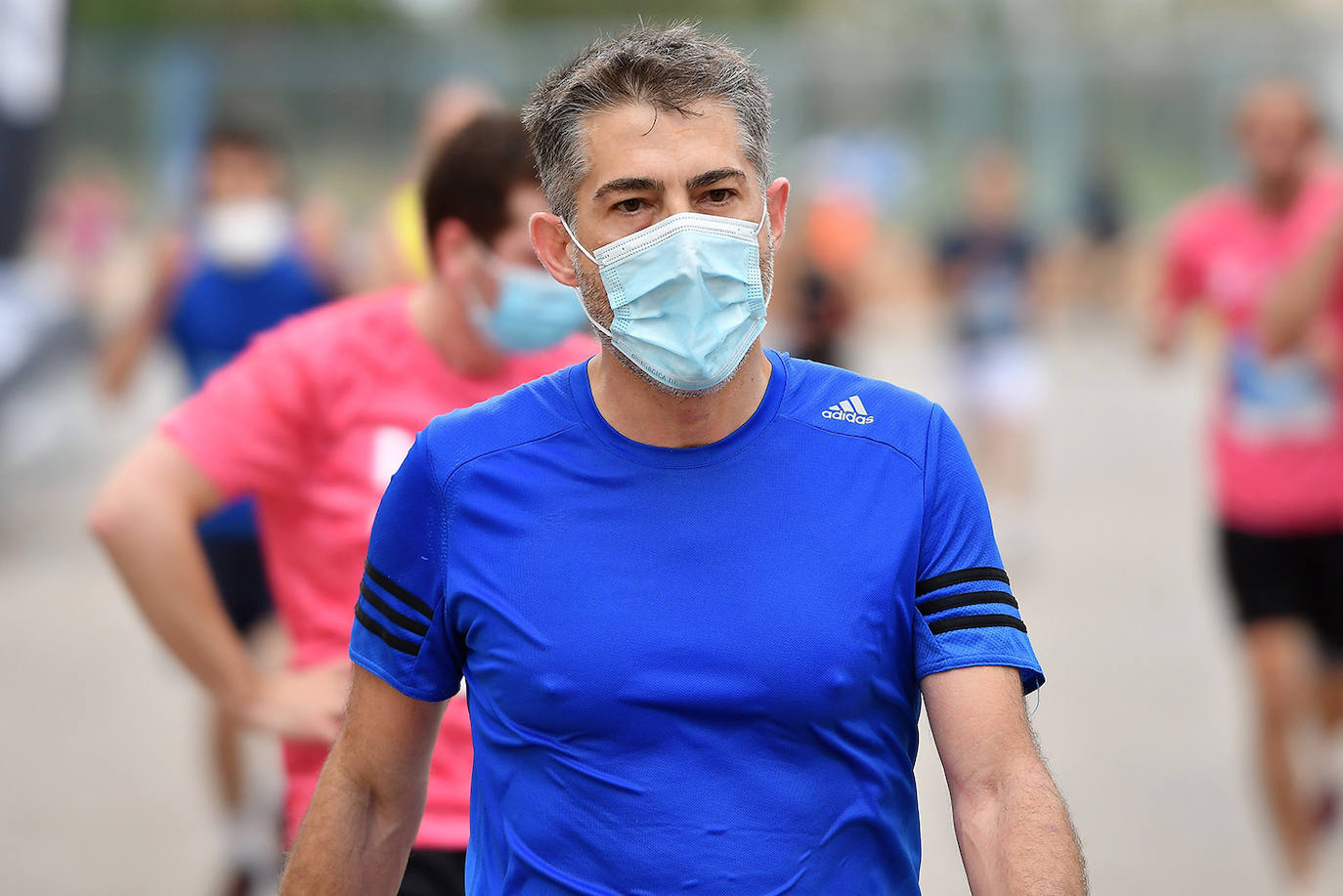 Bajo el lema 'Valencia vuelve a correr', los participantes de la 5K han salido a recorrer la ciudad de Valencia al ritmo de sus zancadas. La ciudad ha acogido la segunda carrera popular tras más de un año de parón por el coronavirus y los corredores se han lanzado a las calles con ganas e ilusión.