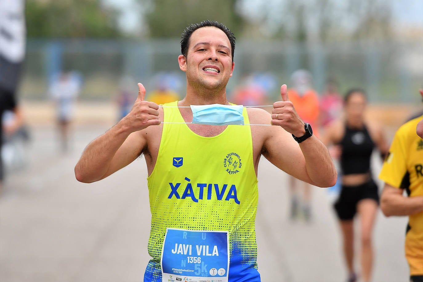 Bajo el lema 'Valencia vuelve a correr', los participantes de la 5K han salido a recorrer la ciudad de Valencia al ritmo de sus zancadas. La ciudad ha acogido la segunda carrera popular tras más de un año de parón por el coronavirus y los corredores se han lanzado a las calles con ganas e ilusión.