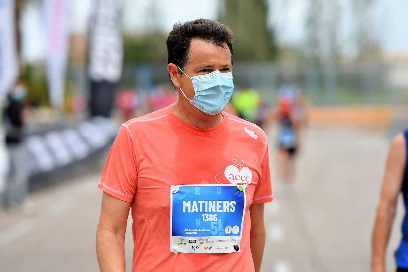 Bajo el lema 'Valencia vuelve a correr', los participantes de la 5K han salido a recorrer la ciudad de Valencia al ritmo de sus zancadas. La ciudad ha acogido la segunda carrera popular tras más de un año de parón por el coronavirus y los corredores se han lanzado a las calles con ganas e ilusión.