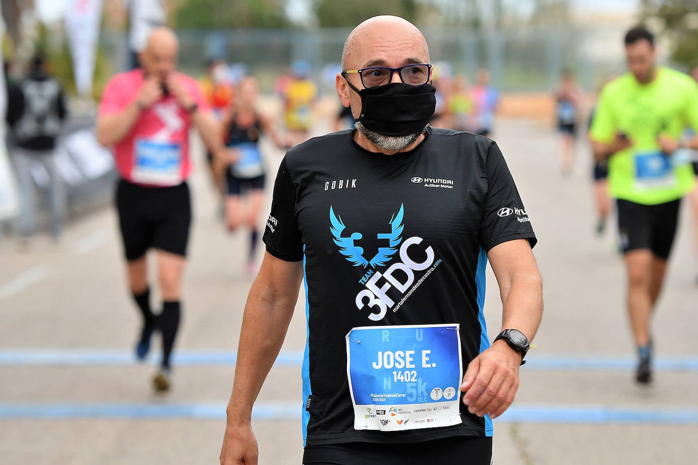 Bajo el lema 'Valencia vuelve a correr', los participantes de la 5K han salido a recorrer la ciudad de Valencia al ritmo de sus zancadas. La ciudad ha acogido la segunda carrera popular tras más de un año de parón por el coronavirus y los corredores se han lanzado a las calles con ganas e ilusión.