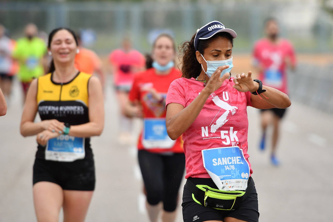 Bajo el lema 'Valencia vuelve a correr', los participantes de la 5K han salido a recorrer la ciudad de Valencia al ritmo de sus zancadas. La ciudad ha acogido la segunda carrera popular tras más de un año de parón por el coronavirus y los corredores se han lanzado a las calles con ganas e ilusión.