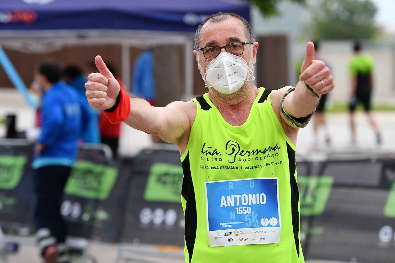 Bajo el lema 'Valencia vuelve a correr', los participantes de la 5K han salido a recorrer la ciudad de Valencia al ritmo de sus zancadas. La ciudad ha acogido la segunda carrera popular tras más de un año de parón por el coronavirus y los corredores se han lanzado a las calles con ganas e ilusión.