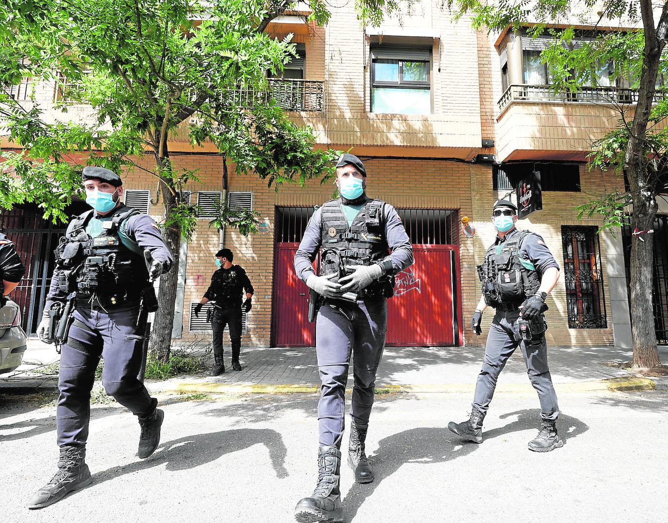 La UCO de la Guardia Civil en el domicilio del concejal socialista Rafael Rubio. 