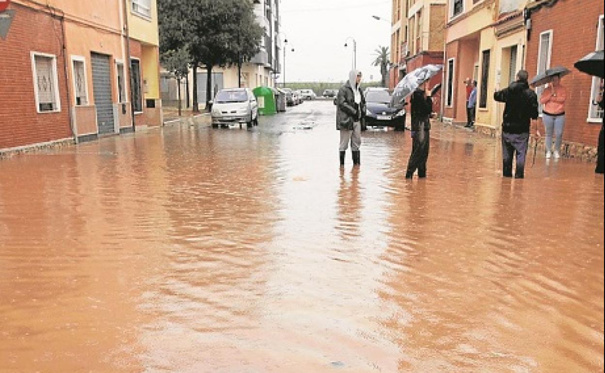 Inundación en el barrio de Les Basses de Alzira. 