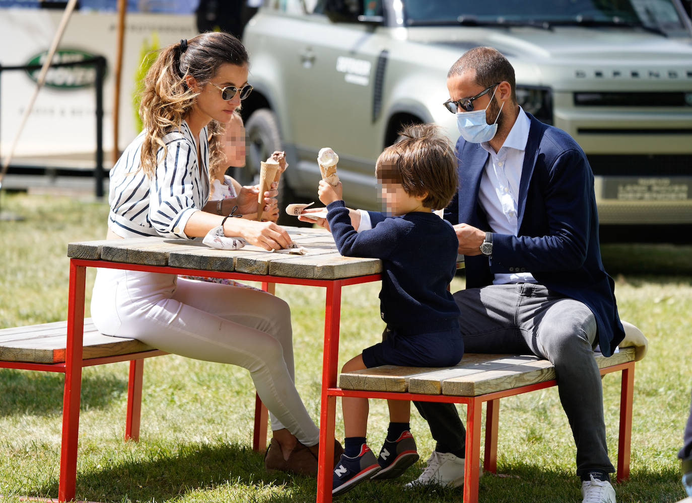 Malena Costa, Mario suárez y sus hijos.