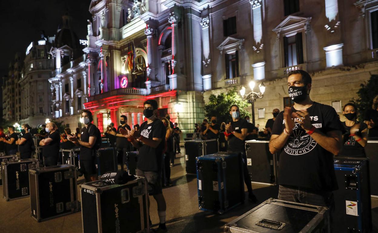 Profesionales de la industria del espectáculo en una manifestación en Valencia. 