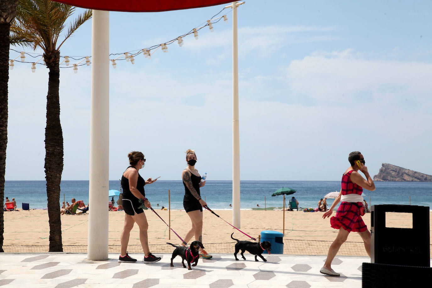 Fotos: Los turistas empiezan a desembar en la costa valenciana