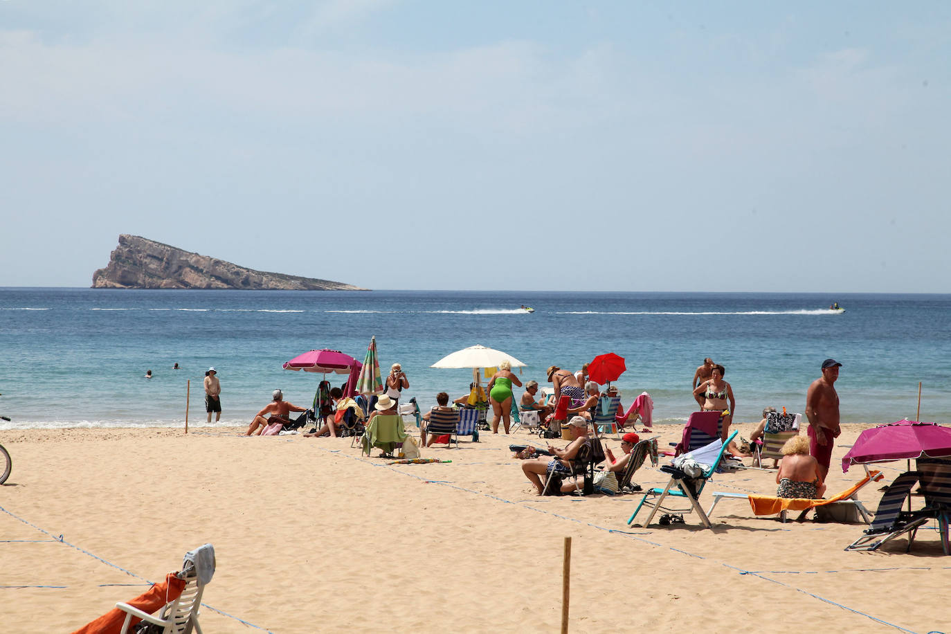 Fotos: Los turistas empiezan a desembar en la costa valenciana