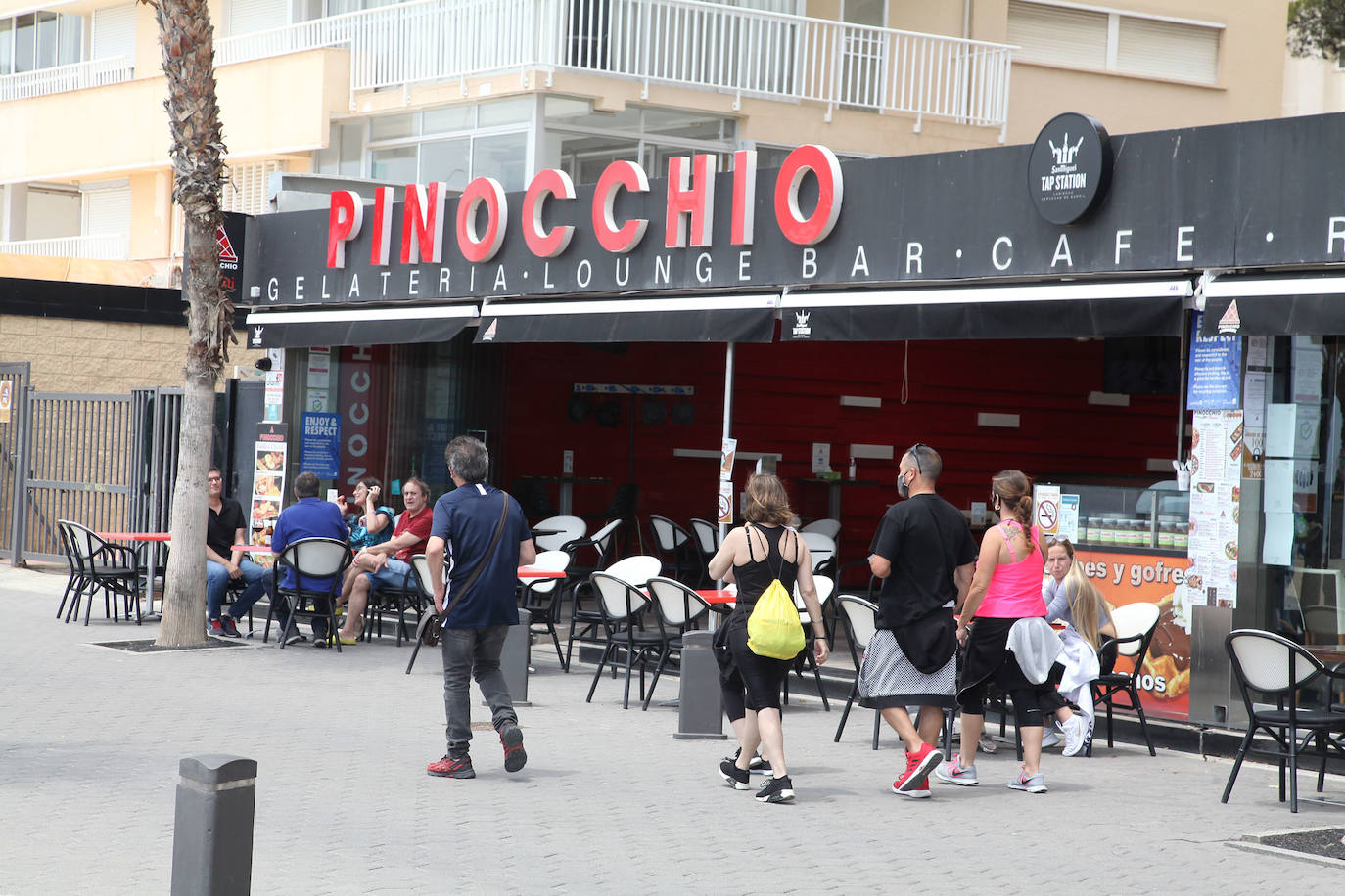 Fotos: Los turistas empiezan a desembar en la costa valenciana