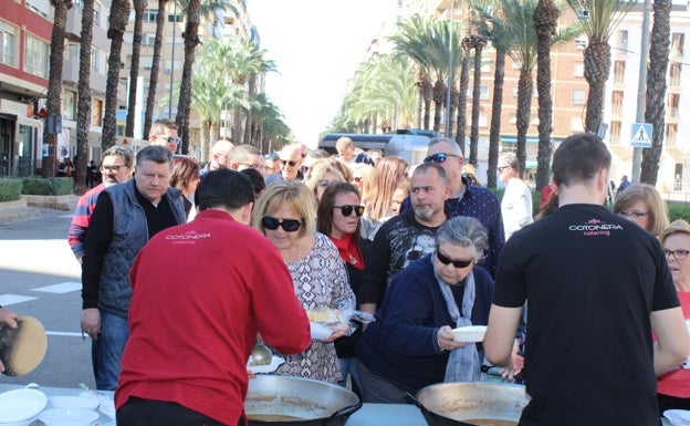 Cientos de personas participaron en la última fiesta en torno al plato. 