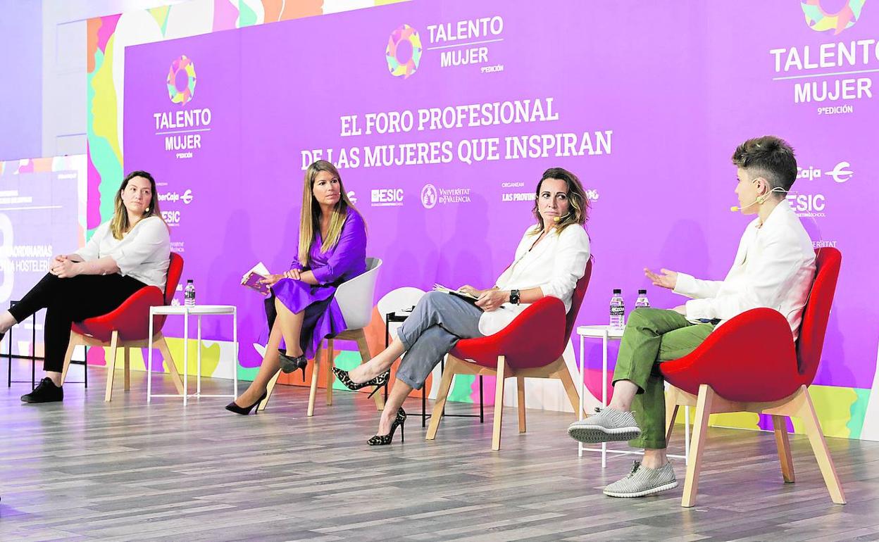 Cocina con futuro. María José Martínez (izq), Maribel Vilaplana, que moderó el encuentro, Begoña Rodrigo y Vicky Sevilla.