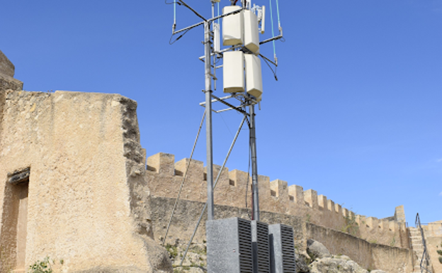 Antena en el castillo menor. 