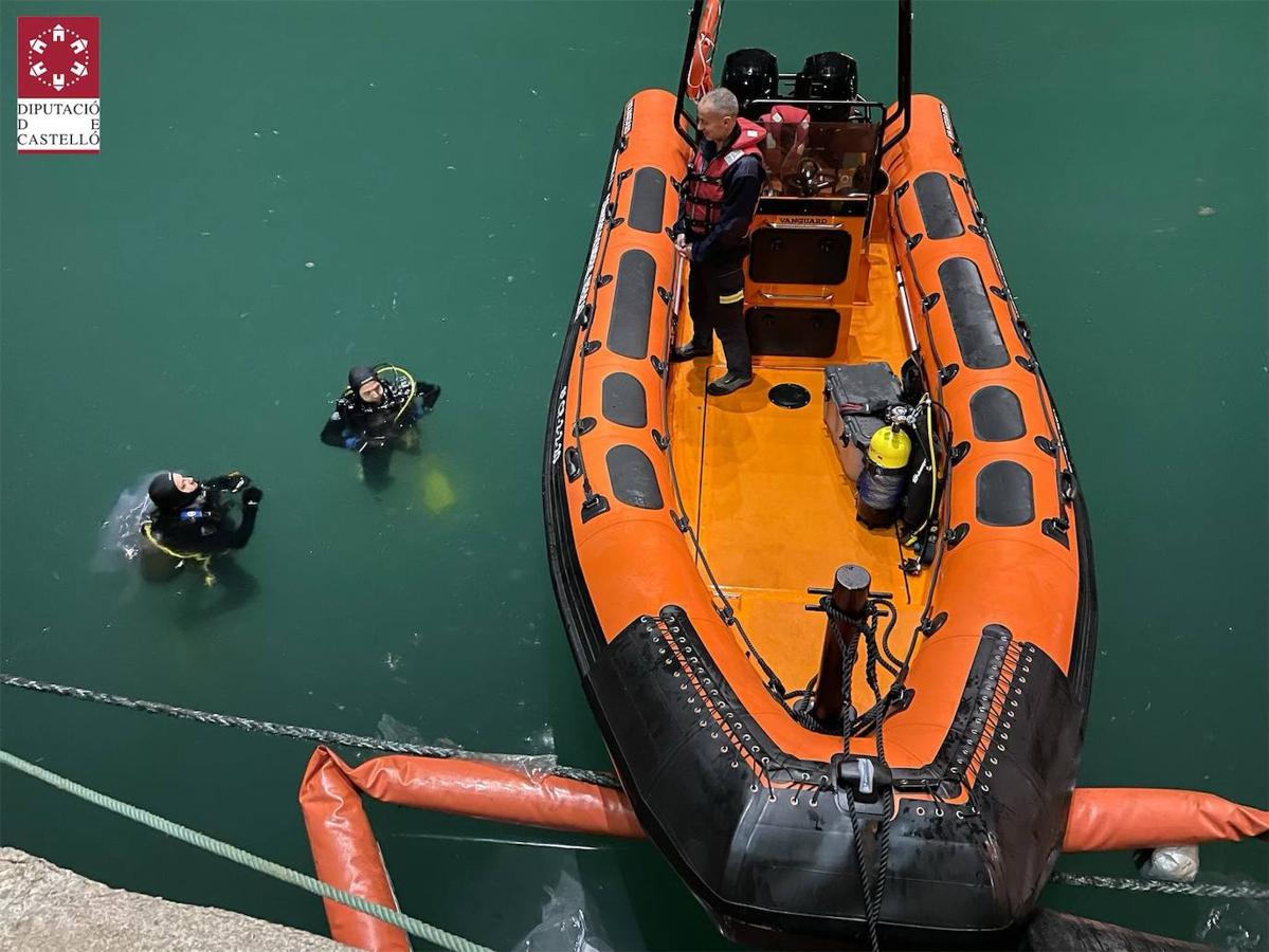 Fotos: Vuelca un buque en el Puerto de Castellón