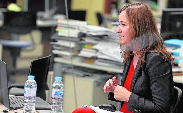 El foro digital estuvo dirigido desde la redacción del periódico por la periodista María José Carchano.