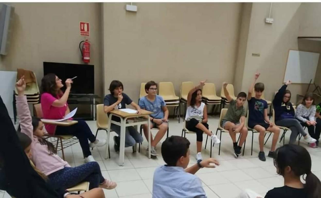 Imagen de archivo de una sesión del consejo de la infancia. 