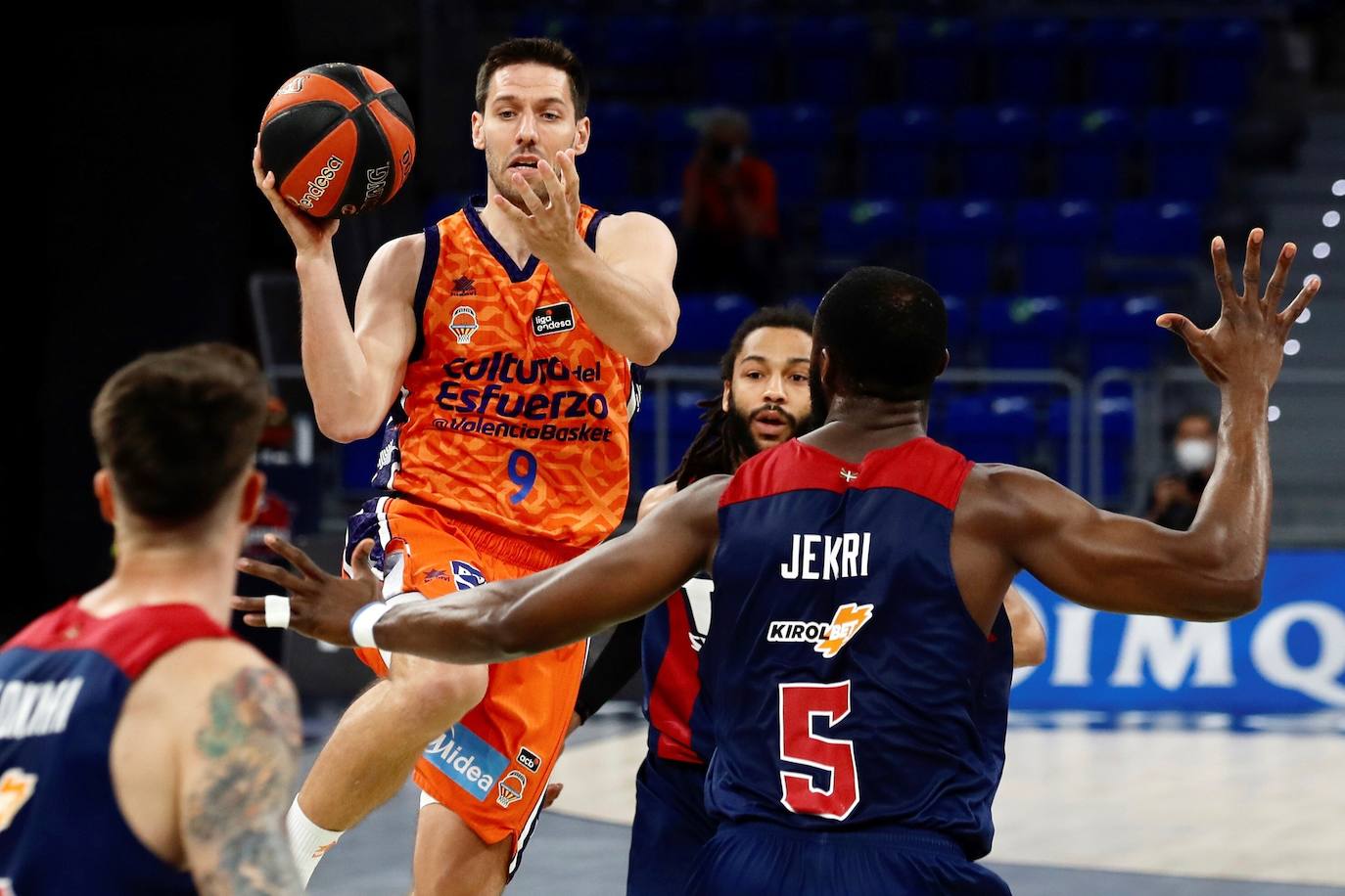 Fotos: Las mejores imágenes del TD Systems Baskonia-Valencia Basket (segundo partido)