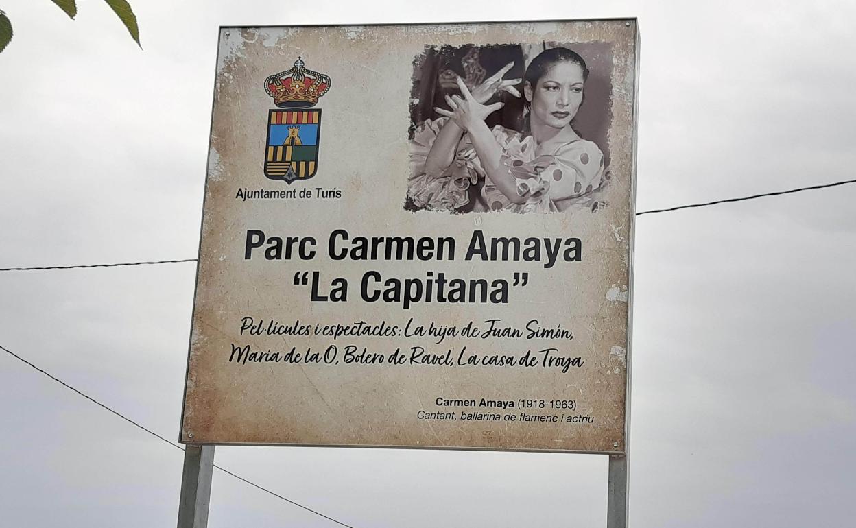 Cartel en uno de los parques de Turís. 