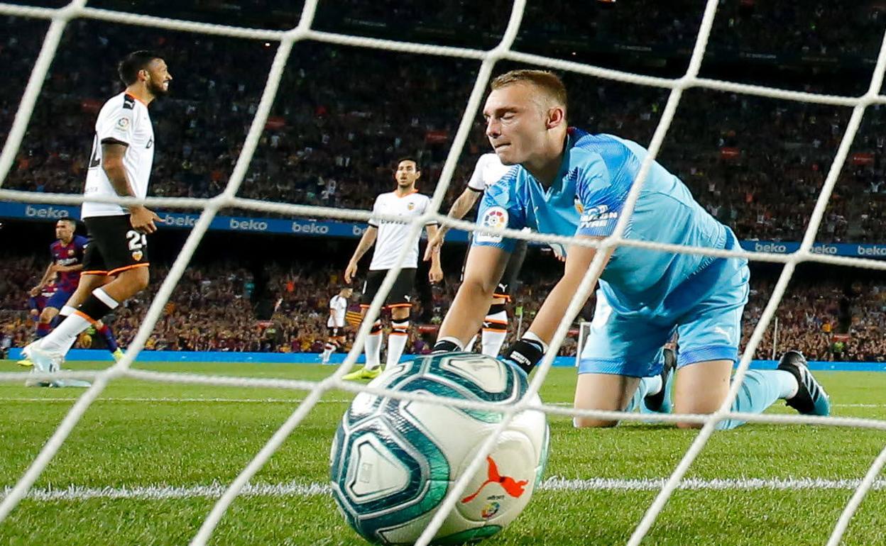 Jasper Cillessen, ha sufrido un duro revés al perder la oportunidad de jugar con Países Bajos. 