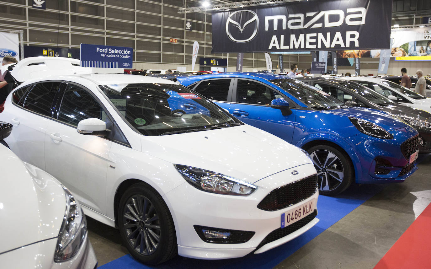 Preparativos en Feria Valencia para la celebración del Salón del Automovil 2021. 