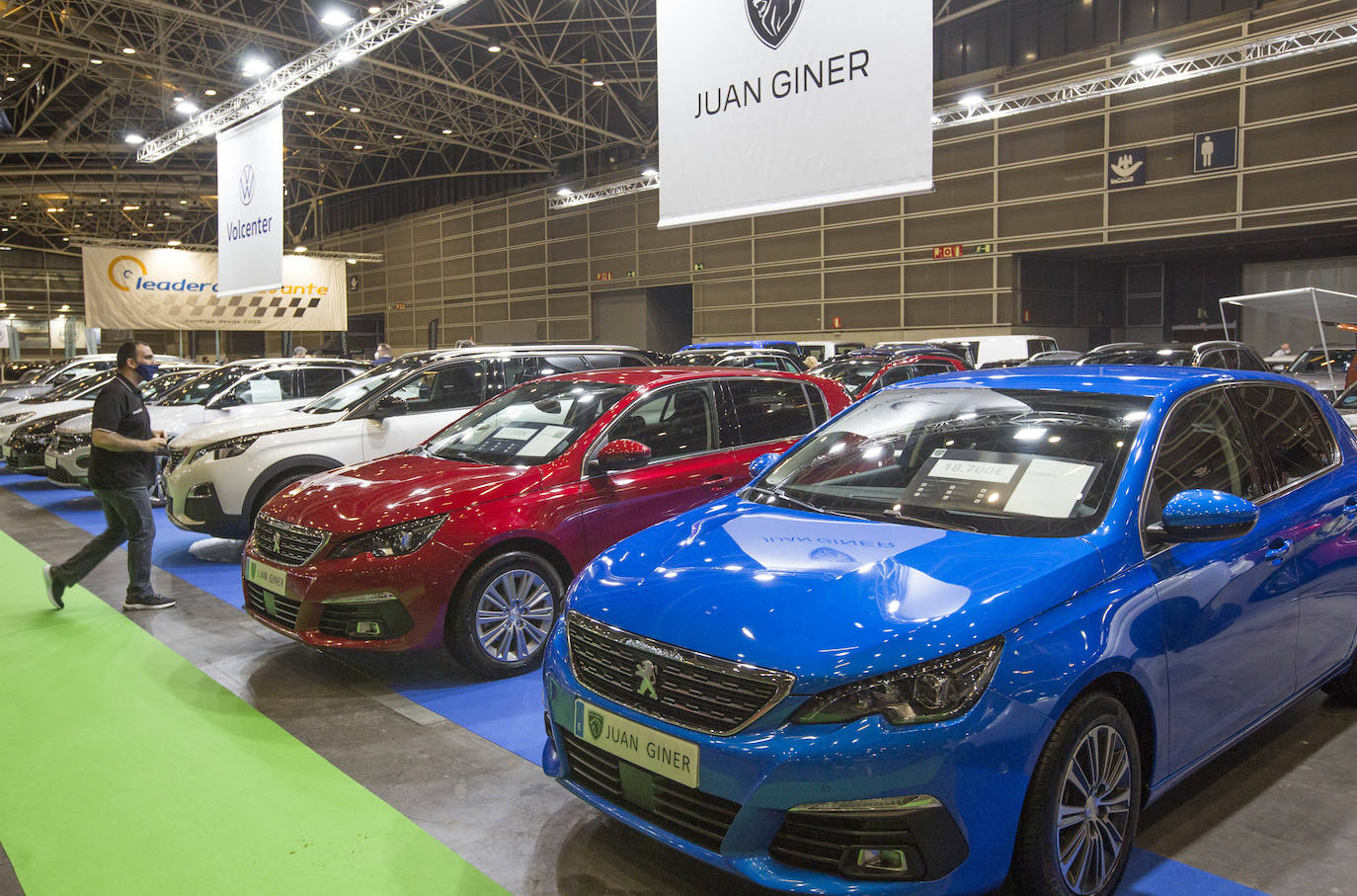 Preparativos en Feria Valencia para la celebración del Salón del Automovil 2021. 