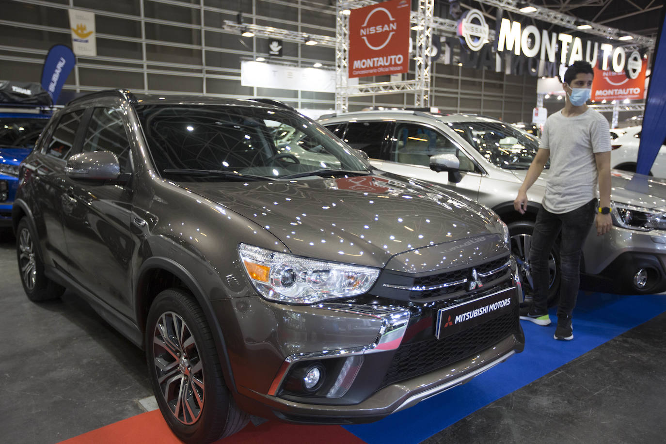 Preparativos en Feria Valencia para la celebración del Salón del Automovil 2021. 