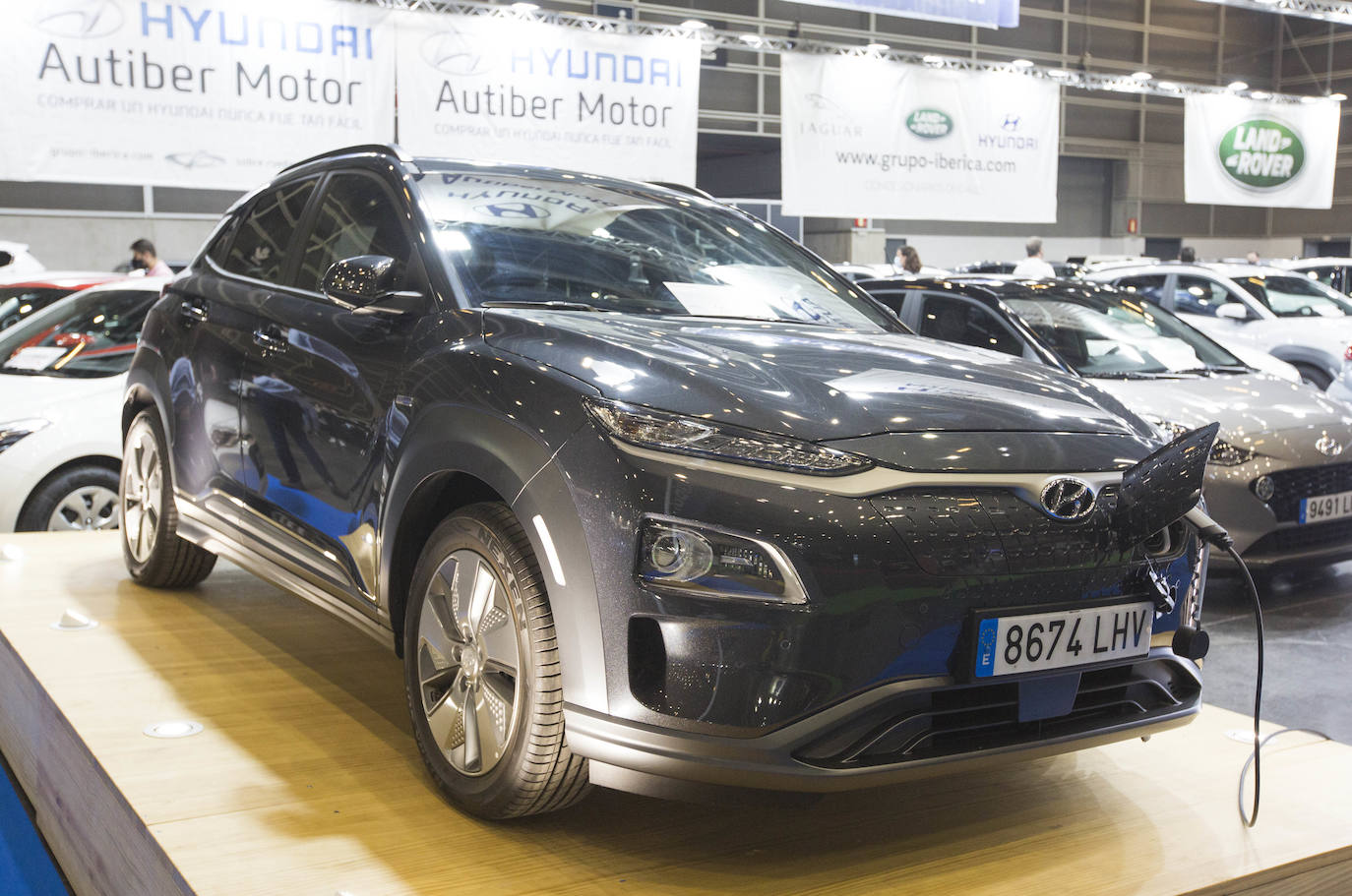 Preparativos en Feria Valencia para la celebración del Salón del Automovil 2021. 