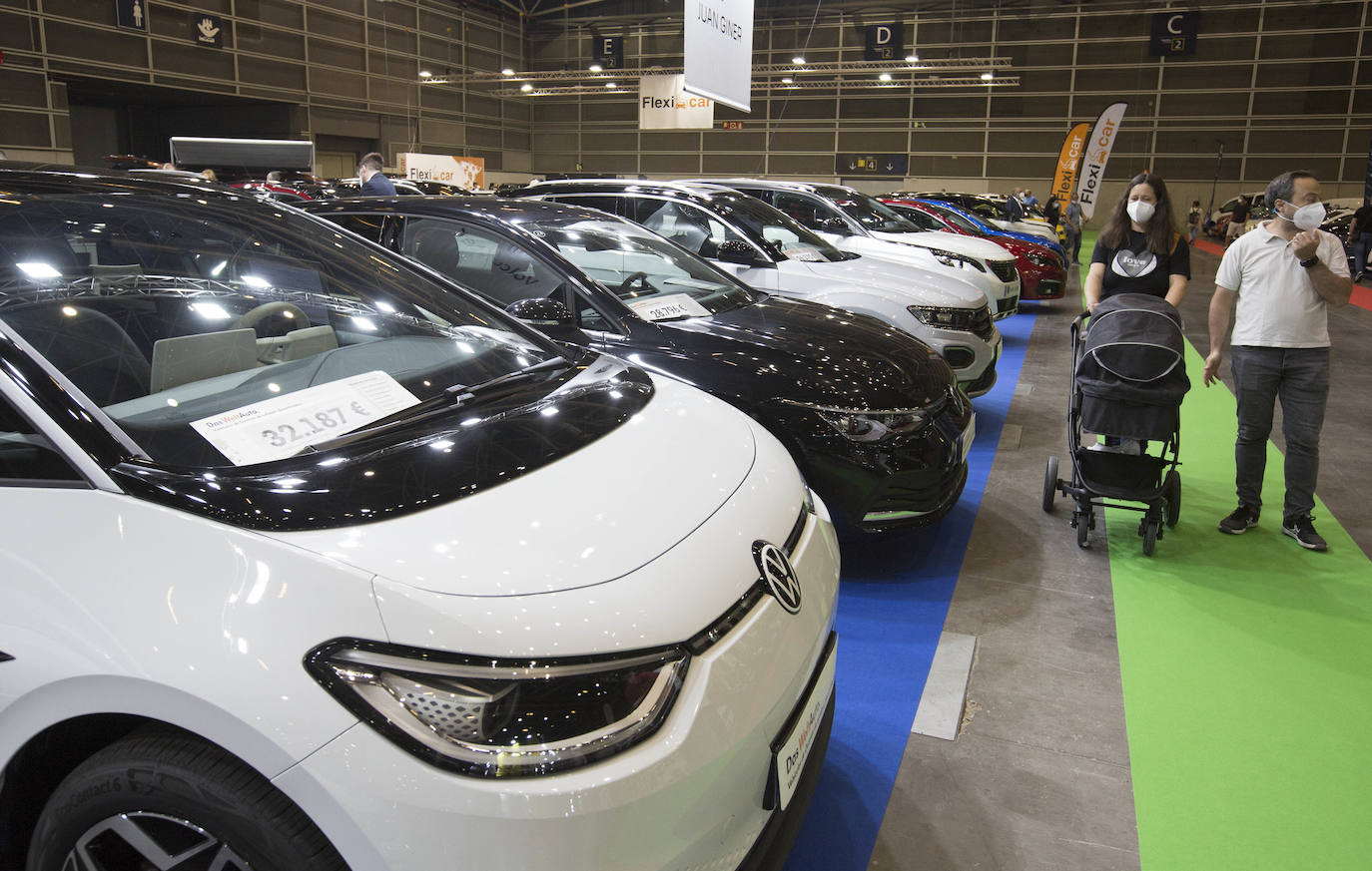 Preparativos en Feria Valencia para la celebración del Salón del Automovil 2021. 