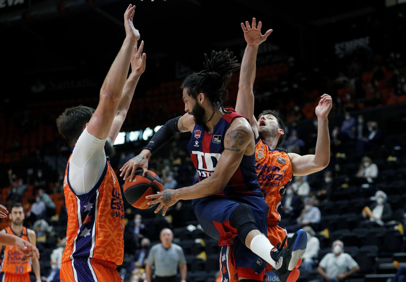 Fotos: Las mejores imágenes del Valencia Basket-TD Systems Baskonia (tercer partido)