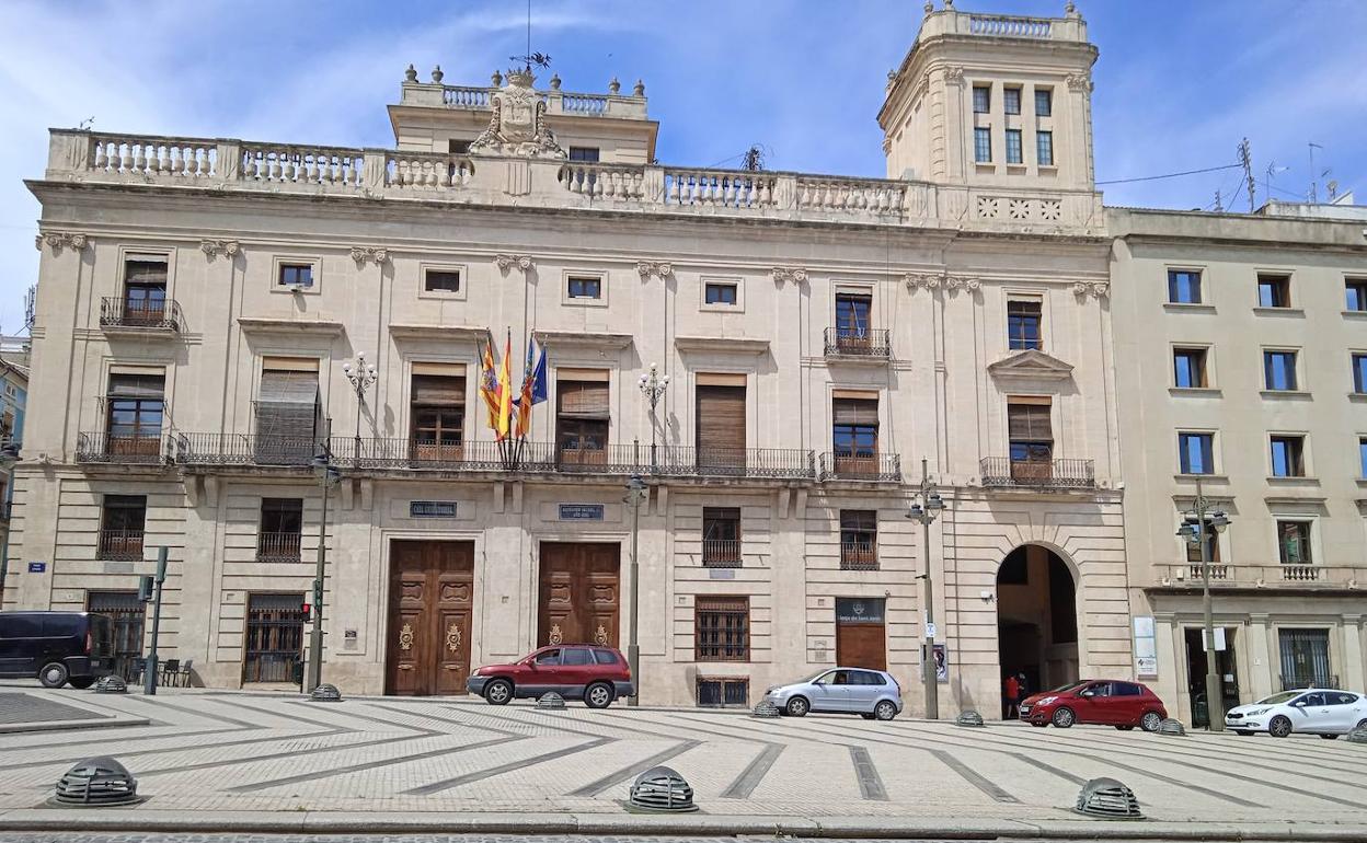 Ayuntamiento de Alcoy donde se ha celebrado el pleno. 