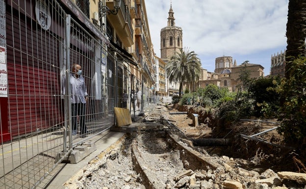 Restos islámicos y romanos afloran en la plaza de la Reina antes de la excavación general