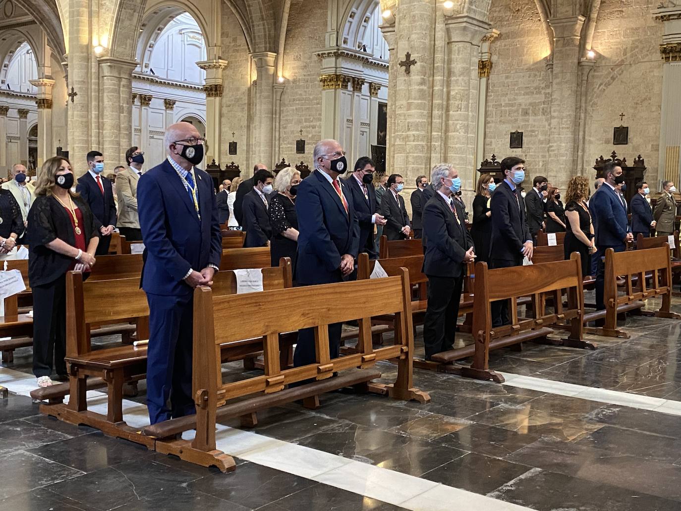 Los actos se han ajustado a las restricciones, con procesión simbólica, piezas corales y toques de campanas