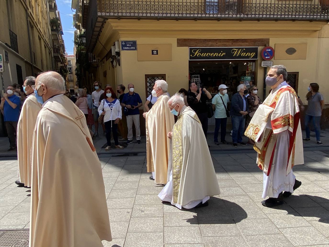 Los actos se han ajustado a las restricciones, con procesión simbólica, piezas corales y toques de campanas